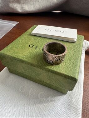 Gucci skull ring size 18. And gucci skull pendant necklace!